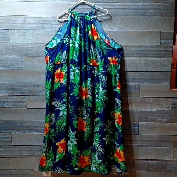 Tropical Print! Split thigh! Halter dress! - Picture 4 of 7